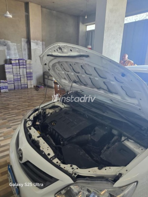 Toyota Corolla 2013 White Automatic Used for Sale in Cairo - 3