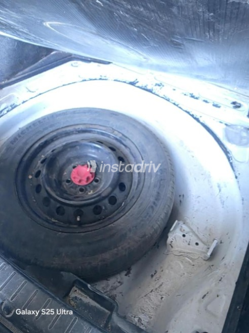 Toyota Corolla 2013 White Automatic Used for Sale in Cairo - 6