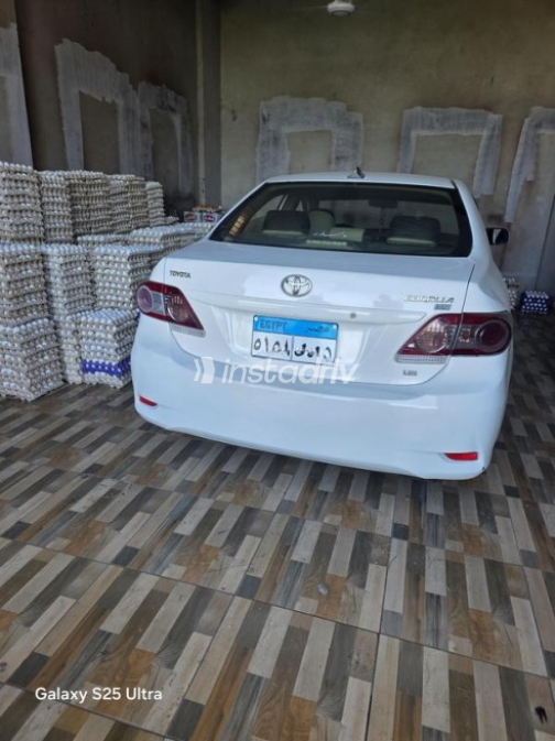 Toyota Corolla 2013 White Automatic Used for Sale in Cairo - 10