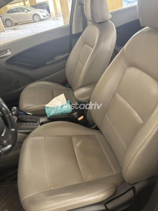 Kia Cerato 2016 Black Automatic Used for Sale in Cairo - 4