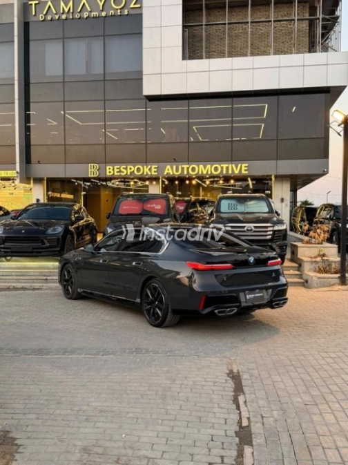 BMW 760 2024 Black Automatic Used for Sale in Cairo - 9