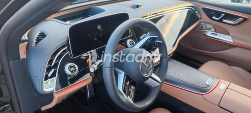 Mercedes E 200 2025 Black Automatic Used for Sale in Cairo - 3
