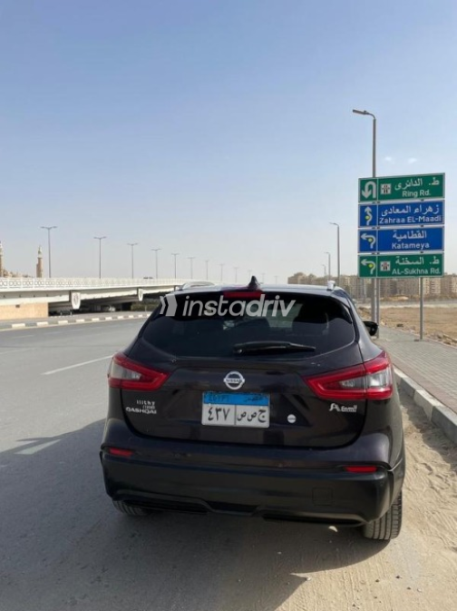 Nissan Qashqai 2018 Burgundy Automatic Used for Sale in Maadi - 2