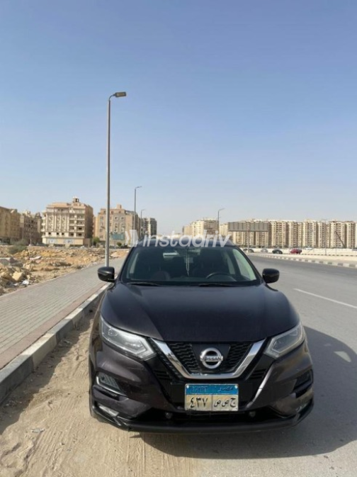 Nissan Qashqai 2018 Burgundy Automatic Used for Sale in Maadi - 3
