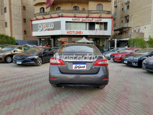 نيسان سنترا 2022 رمادي أوتوماتيك مستعملة للبيع في المعادى - 4