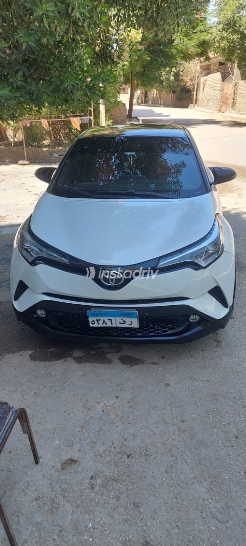 تويوتا C-HR 2017 أبيض أوتوماتيك مستعملة للبيع في القاهرة الكبرى ( القاهرة - الجيزة) - 2