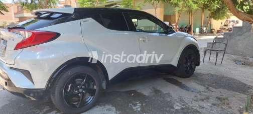 تويوتا C-HR 2017 أبيض أوتوماتيك مستعملة للبيع في القاهرة الكبرى ( القاهرة - الجيزة) - 4