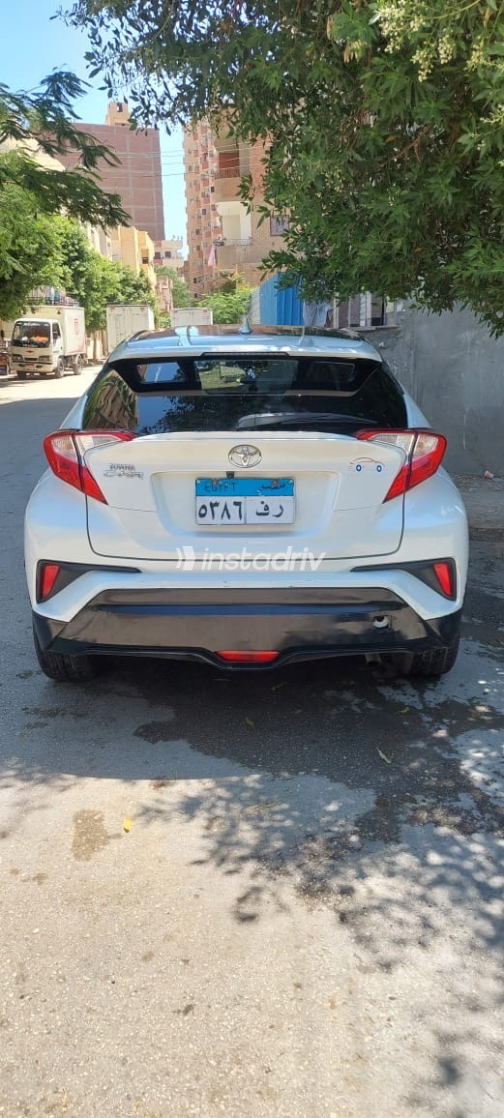 تويوتا C-HR 2017 أبيض أوتوماتيك مستعملة للبيع في القاهرة الكبرى ( القاهرة - الجيزة) - 6