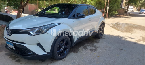 تويوتا C-HR 2017 أبيض أوتوماتيك مستعملة للبيع في القاهرة الكبرى ( القاهرة - الجيزة) - 8