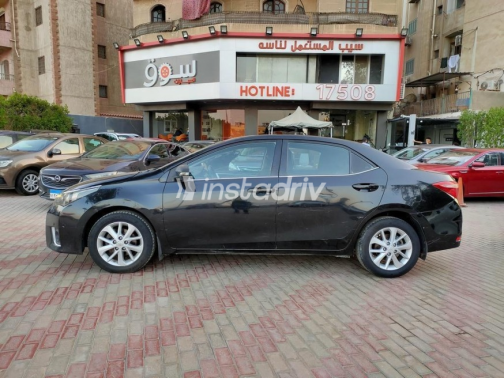 Toyota Corolla 2015 Black Automatic Used for Sale in Maadi - 2