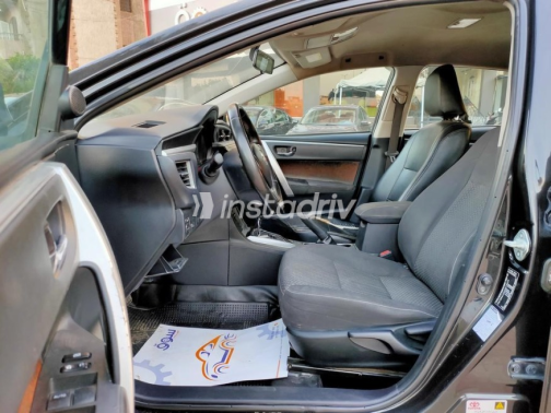 Toyota Corolla 2015 Black Automatic Used for Sale in Maadi - 5