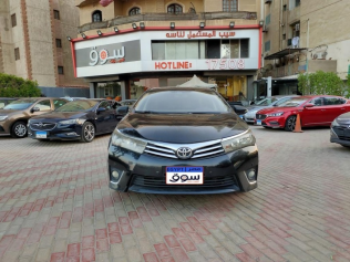 تويوتا كورولا 2015 أسود أوتوماتيك مستعملة للبيع في المعادى