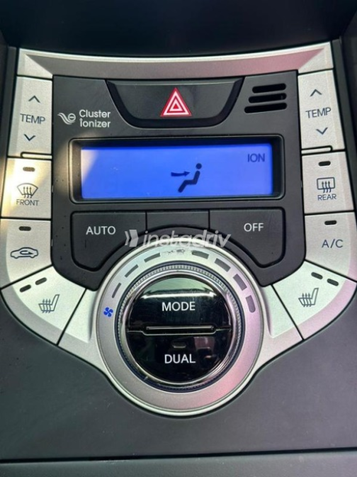 Hyundai Avante 2012 White Automatic Used for Sale in Cairo - 2