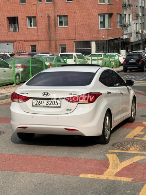 Hyundai Avante 2012 White Automatic Used for Sale in Cairo - 3