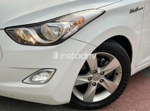 Hyundai Avante 2012 White Automatic Used for Sale in Cairo - 4