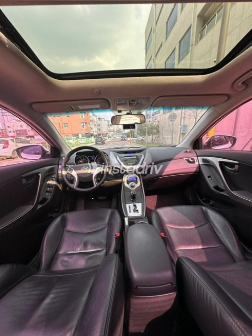 Hyundai Avante 2012 White Automatic Used for Sale in Cairo - 7