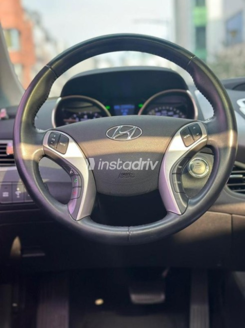 Hyundai Avante 2012 White Automatic Used for Sale in Cairo - 8