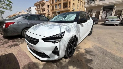 اوبل كورسا 2022 أبيض أوتوماتيك مستعملة للبيع في القاهرة الكبرى ( القاهرة - الجيزة) - 2