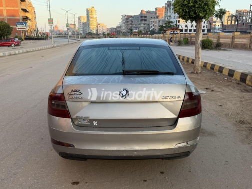 سكودا اوكتافيا A7 2015 برونزي أوتوماتيك مستعملة للبيع في المنصورة - 2
