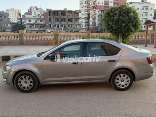 سكودا اوكتافيا A7 2015 برونزي أوتوماتيك مستعملة للبيع في المنصورة - 3
