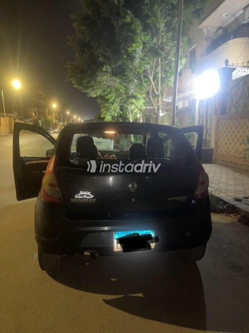 Renault Sandero 2014 Dark Gray Automatic Used for Sale in Beni Suef - 3