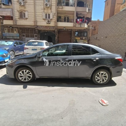 تويوتا كورولا 2017 رمادي أوتوماتيك مستعملة للبيع في شبرا - 6