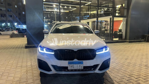 بي ام دبليو 520 2019 أبيض أوتوماتيك مستعملة للبيع في القاهرة - 5
