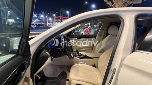 بي ام دبليو 520 2019 أبيض أوتوماتيك مستعملة للبيع في القاهرة - 6