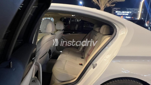 بي ام دبليو 520 2019 أبيض أوتوماتيك مستعملة للبيع في القاهرة - 9