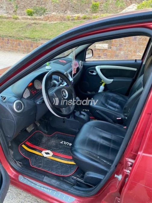 Renault Sandero 2014 Red Automatic Used for Sale in Cairo - 2
