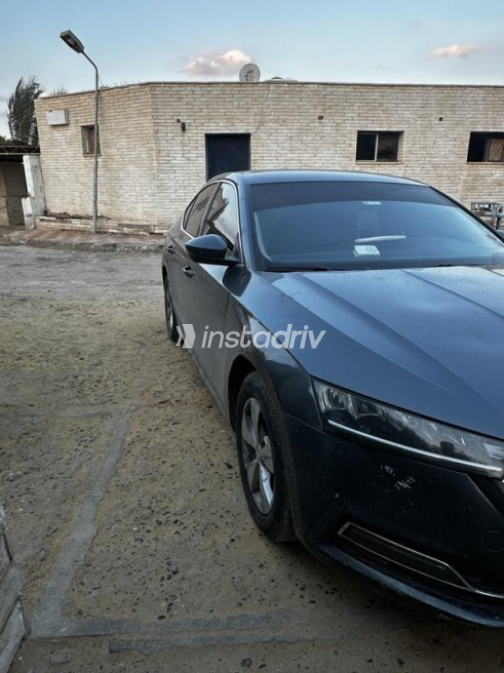 سكودا اوكتافيا A8 2021 فضي أوتوماتيك مستعملة للبيع في الشرقية - 2