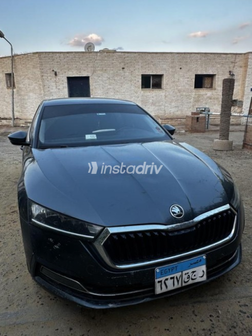 سكودا اوكتافيا A8 2021 فضي أوتوماتيك مستعملة للبيع في الشرقية - 3