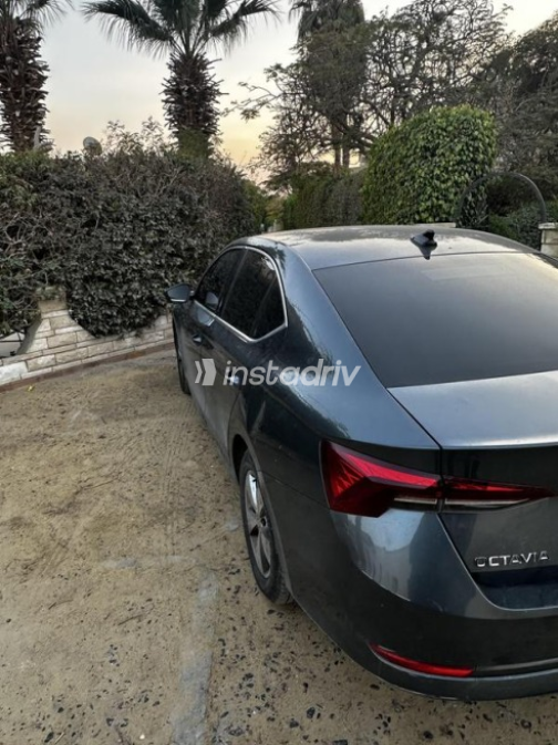 سكودا اوكتافيا A8 2021 فضي أوتوماتيك مستعملة للبيع في الشرقية - 5