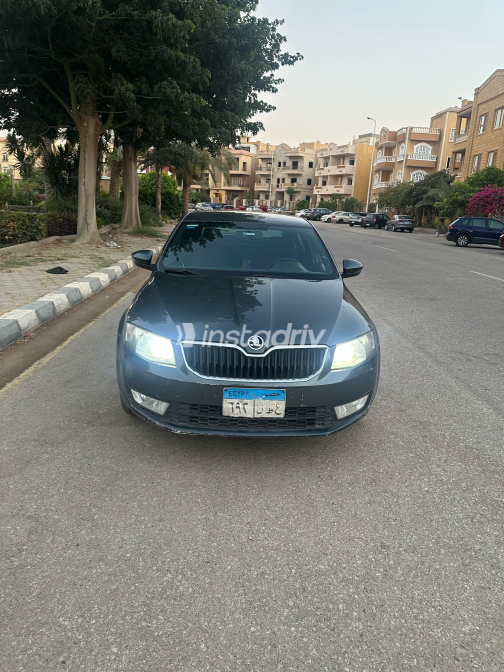 سكودا اوكتافيا 2015 رمادي أوتوماتيك مستعملة للبيع في القاهرة الكبرى ( القاهرة - الجيزة) - 4