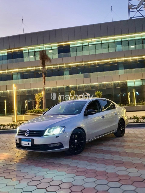 Volkswagen Passat 2012 Silver Automatic Used for Sale in Greater Cairo ( Cairo + Giza) - 2