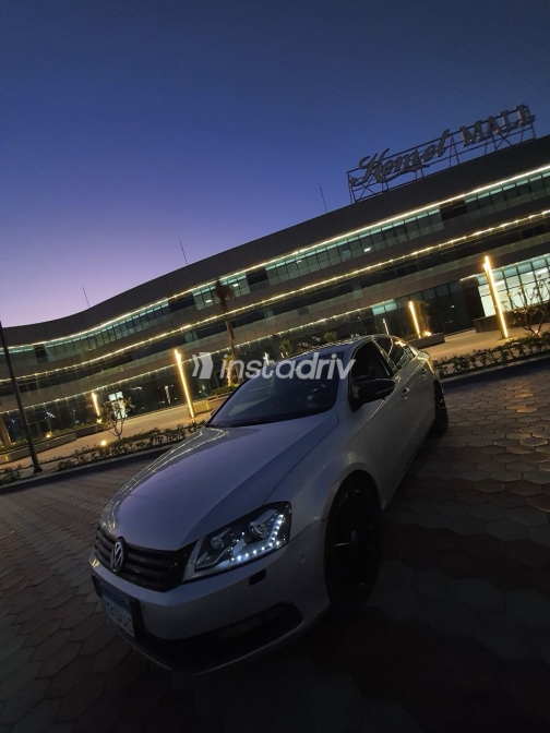 Volkswagen Passat 2012 Silver Automatic Used for Sale in Greater Cairo ( Cairo + Giza) - 5