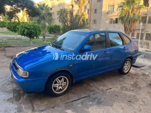 فولكس فاغن بولو 2002 أزرق أوتوماتيك مستعملة للبيع في القاهرة الكبرى ( القاهرة - الجيزة) - 5