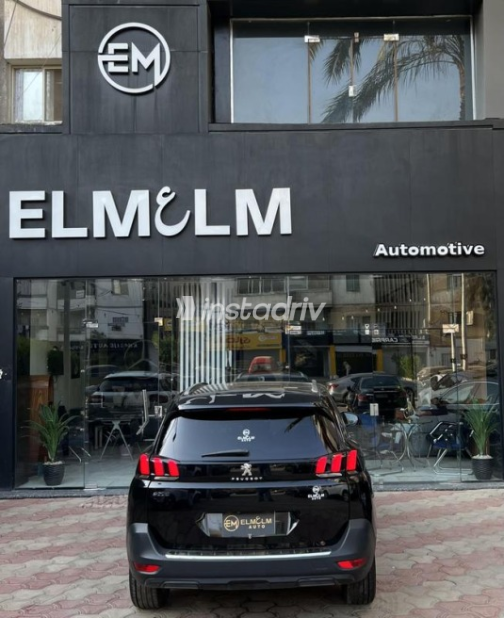 Peugeot 5008 2020 Black Automatic Used for Sale in Cairo - 8
