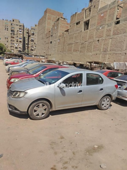 رينو لوجان 2015 فضي أوتوماتيك مستعملة للبيع في الجيزة - 2