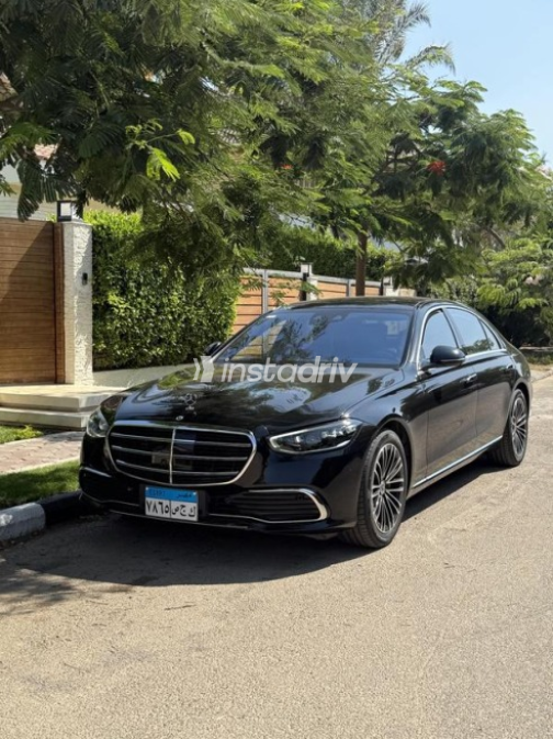 مرسيدس S 450 2023 أسود أوتوماتيك مستعملة للبيع في مدينة الشيخ زايد - 1