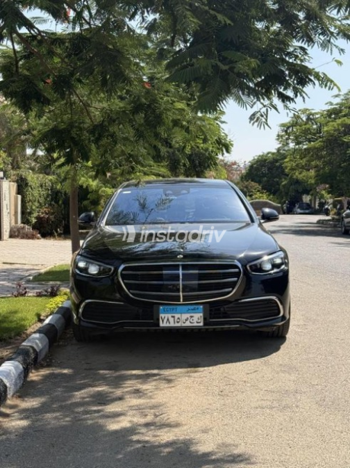 مرسيدس S 450 2023 أسود أوتوماتيك مستعملة للبيع في مدينة الشيخ زايد - 2