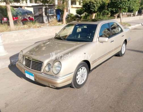 مرسيدس E 240 1999 ذهبي أوتوماتيك مستعملة للبيع في المنصورة - 3