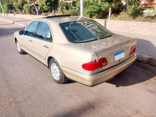 مرسيدس E 240 1999 ذهبي أوتوماتيك مستعملة للبيع في المنصورة - 4
