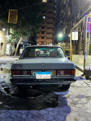 مرسيدس 200 1983 فضي أوتوماتيك مستعملة للبيع في عين شمس