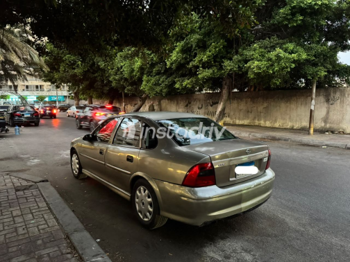 Opel Vectra 2002 Bronze Manual Used for Sale in Greater Cairo ( Cairo + Giza) - 1
