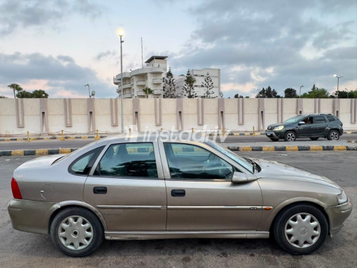 Opel Vectra 2002 Bronze Manual Used for Sale in Greater Cairo ( Cairo + Giza) - 4