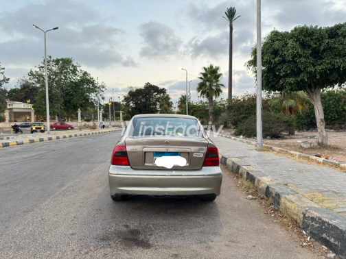 Opel Vectra 2002 Bronze Manual Used for Sale in Greater Cairo ( Cairo + Giza) - 5