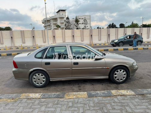 Opel Vectra 2002 Bronze Manual Used for Sale in Greater Cairo ( Cairo + Giza) - 6