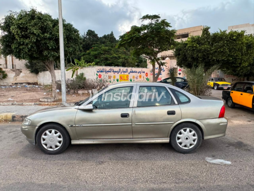 Opel Vectra 2002 Bronze Manual Used for Sale in Greater Cairo ( Cairo + Giza) - 7