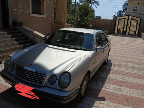مرسيدس E 200 1999 فضي أوتوماتيك مستعملة للبيع في فاقوس - 3